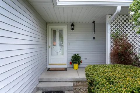 1604 E Gaylord Street, Mount Pleasant MI 48858 photo 2