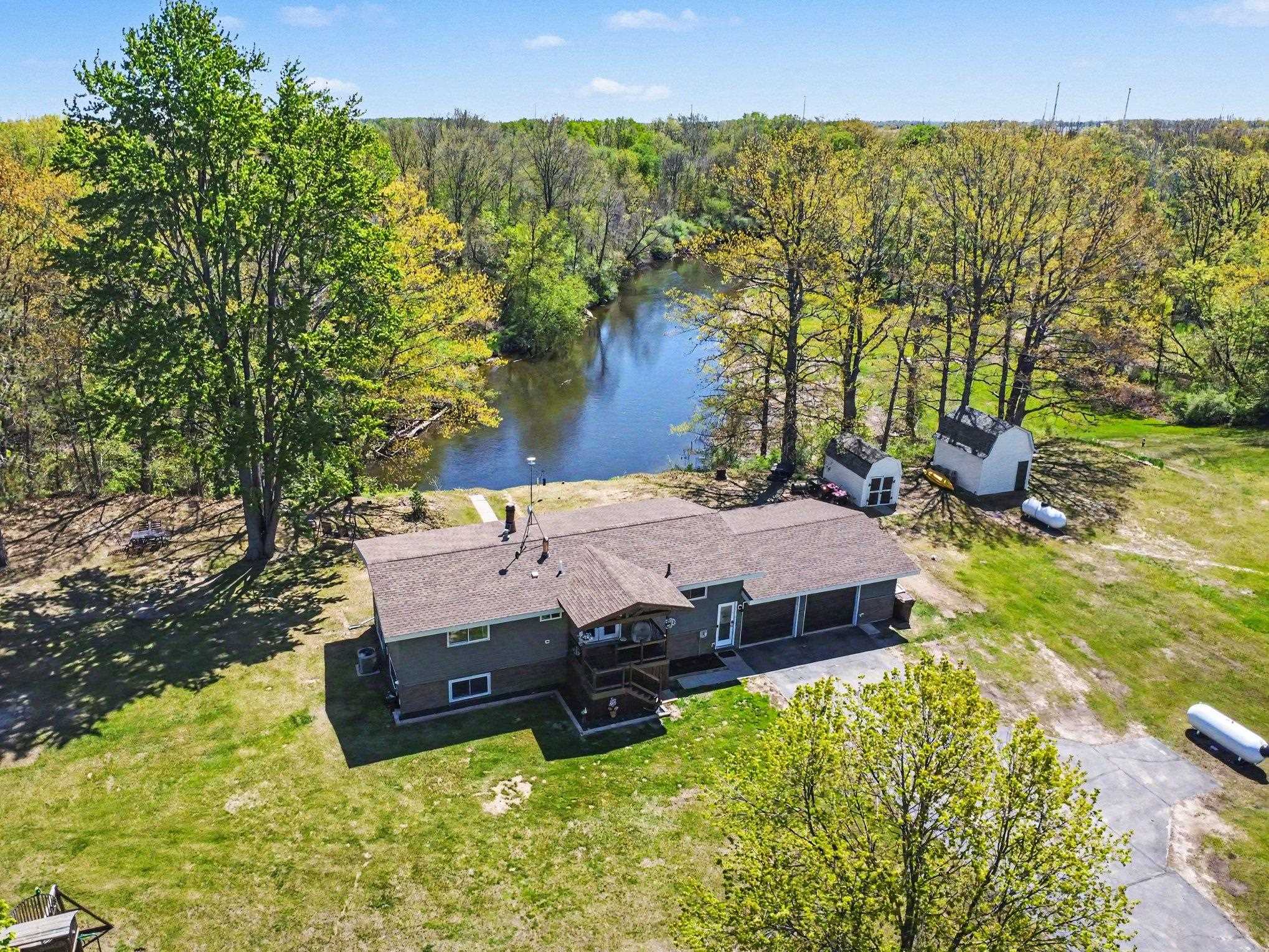 4381 W Pine River Road, Saint Louis MI 48880 photo 1
