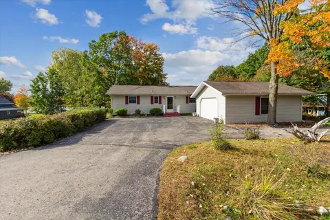 1132 Clubhouse Drive, Lake Isabella MI 48893 photo 2