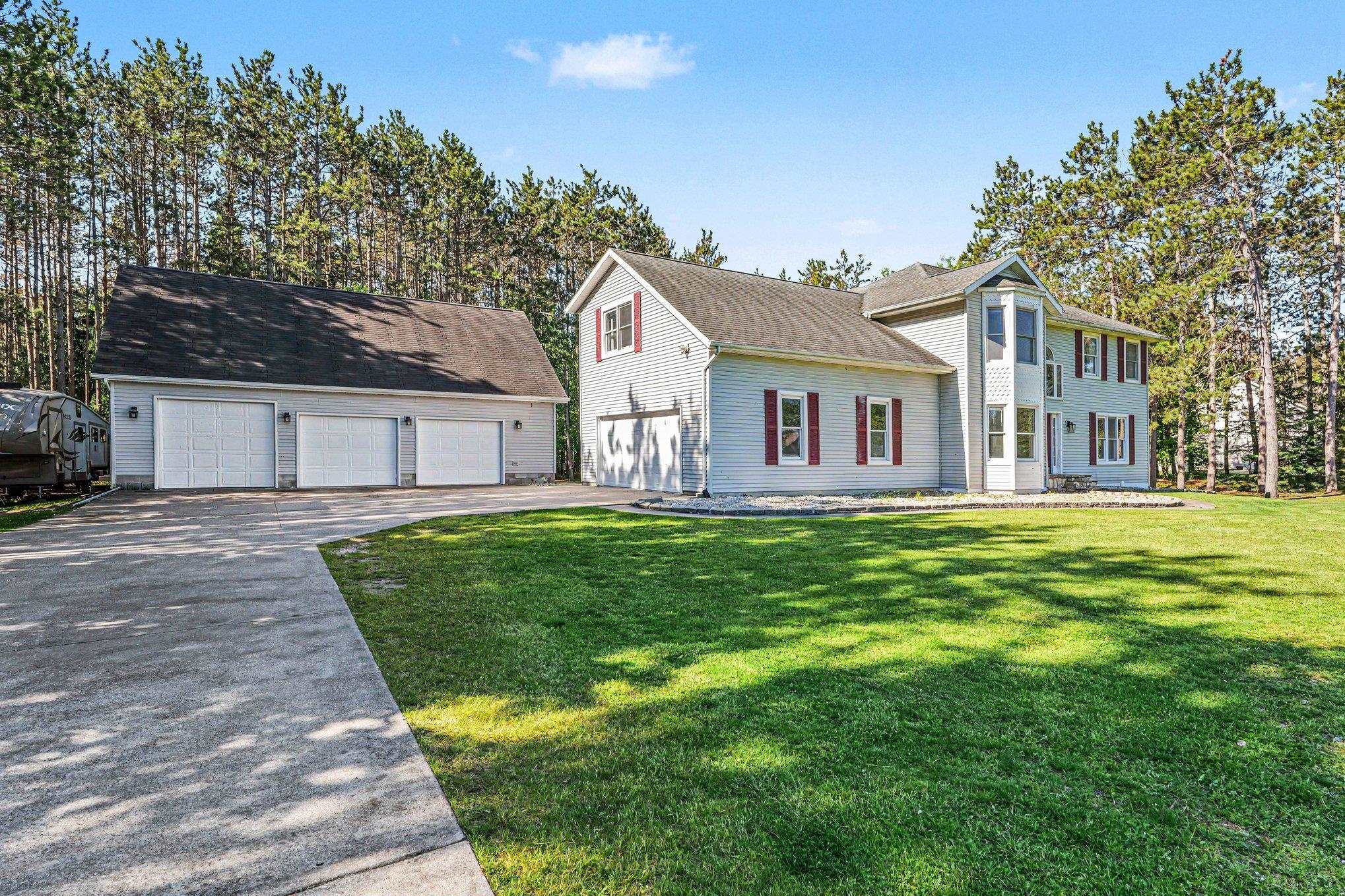 105 W Broomfield Road, Mount Pleasant MI 48858 photo 1