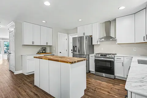 105 W Broomfield Road, Mount Pleasant MI 48858 photo 3
