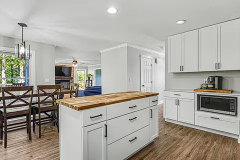 105 W Broomfield Road, Mount Pleasant MI 48858 photo 5