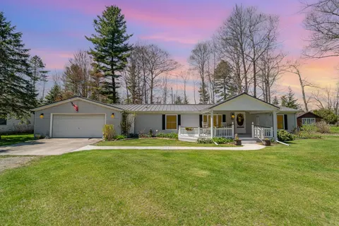 2423 West Drive, Tawas City MI 48763 photo 2
