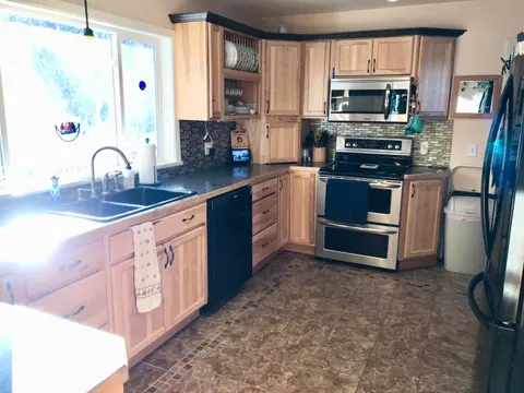 700 & 702 E Remus Road, Mount Pleasant MI 48858 photo 3