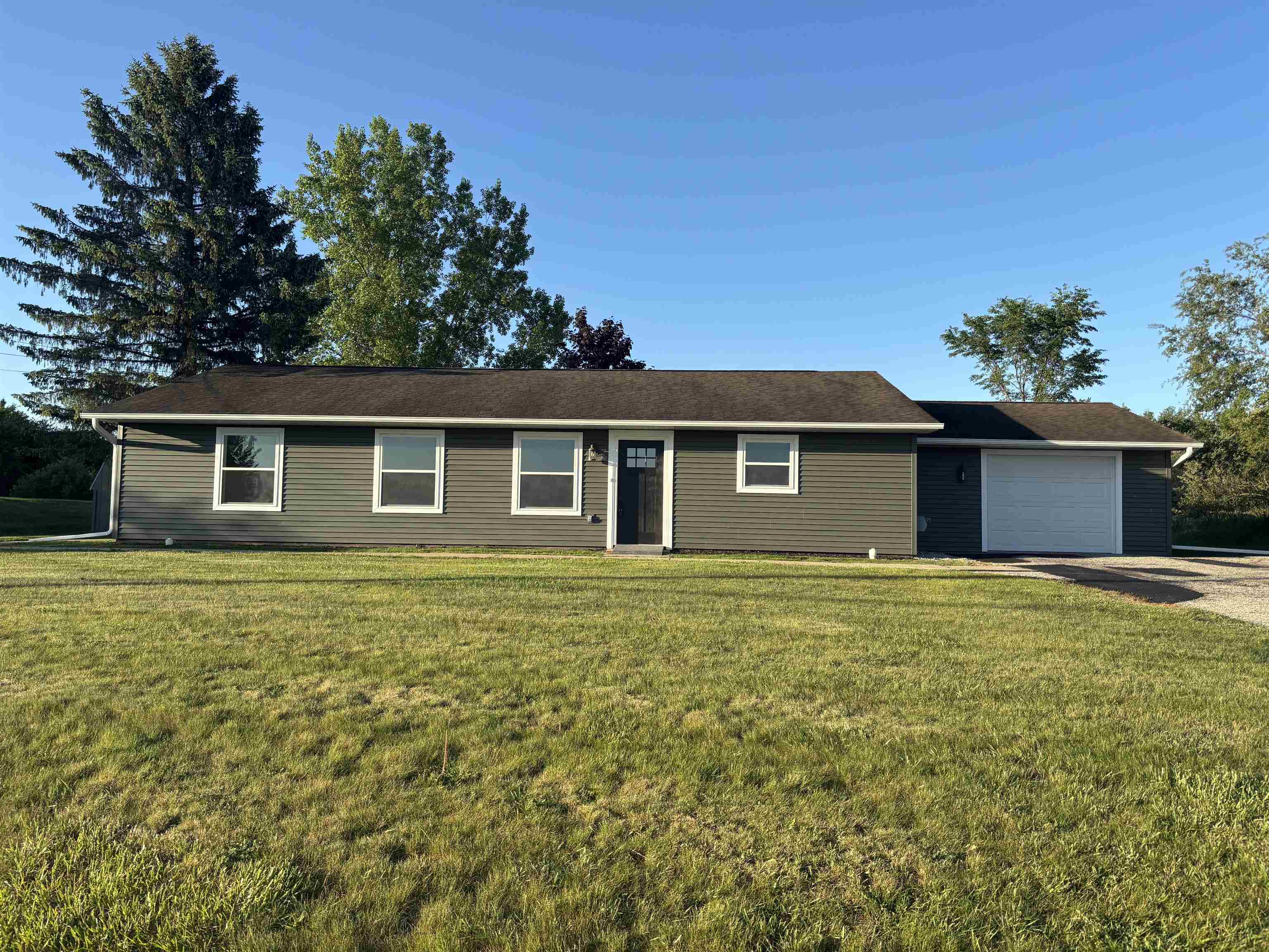 3092 E Deerfield, Mount Pleasant MI 48858 photo 1