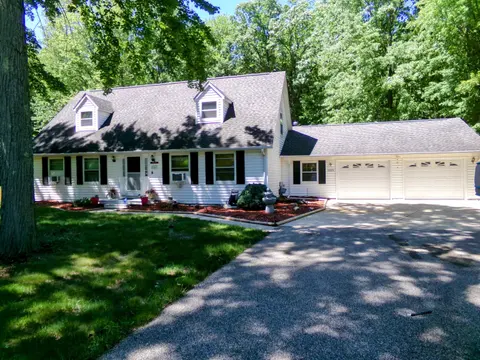 2341 E Cherrywood Drive, Midland MI 48640 photo 1