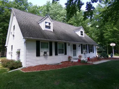 2341 E Cherrywood Drive, Midland MI 48640 photo 2