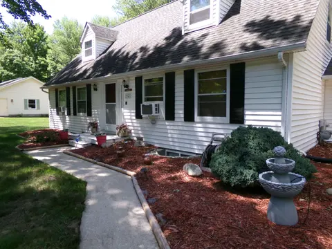 2341 E Cherrywood Drive, Midland MI 48640 photo 5