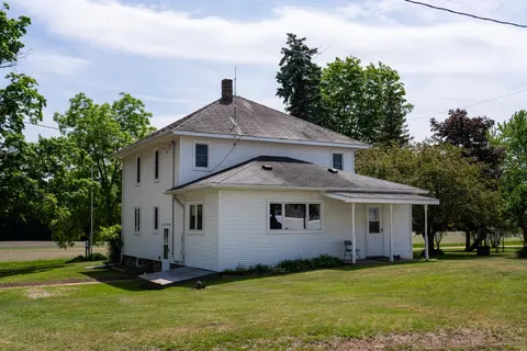 402 W Chapman Road, Mount Pleasant MI 48858 photo 4
