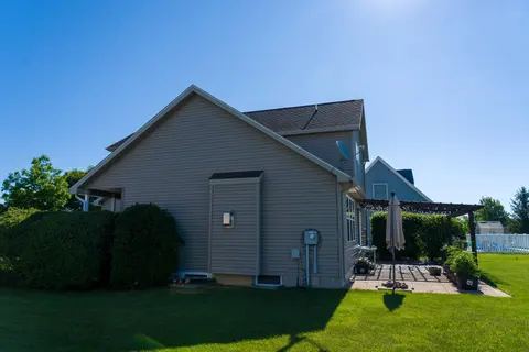 1646 Abbey Court, Mount Pleasant MI 48858 photo 3