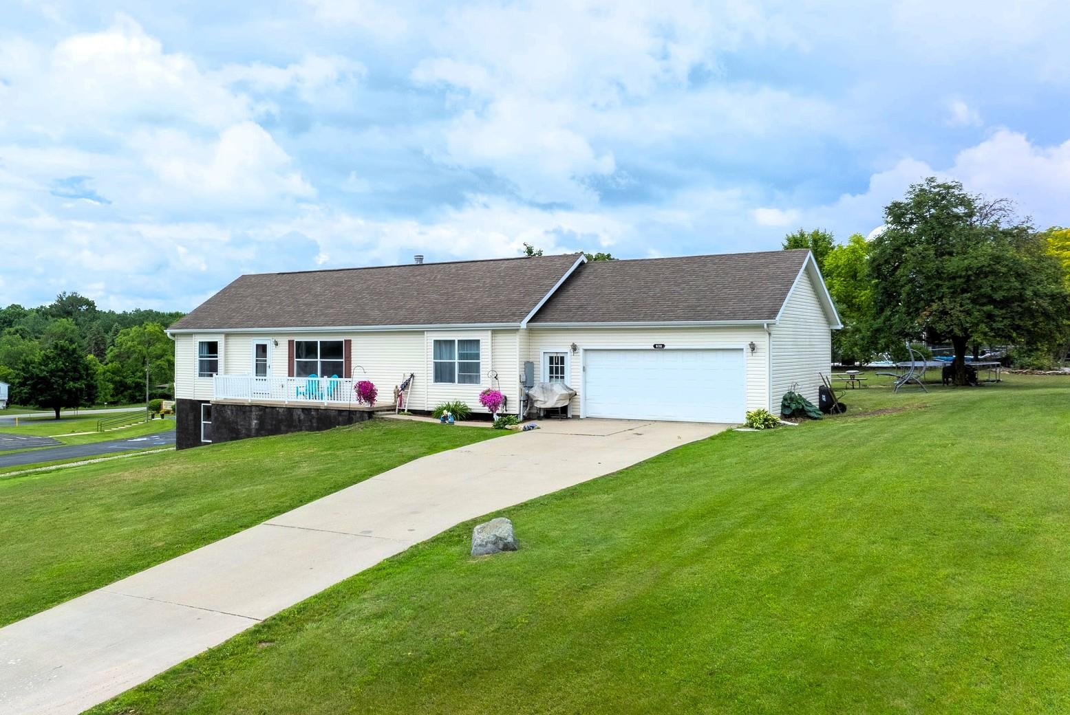 630 Lennon Lane, Gladwin MI 48624 photo 1
