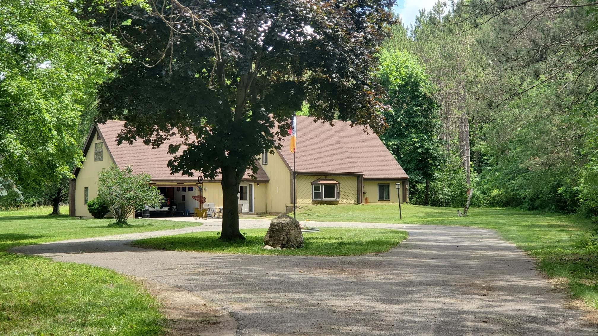 2704 W Deerfield Road, Mount Pleasant MI 48858 photo 1