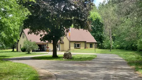 2704 W Deerfield Road, Mount Pleasant MI 48858 photo 1