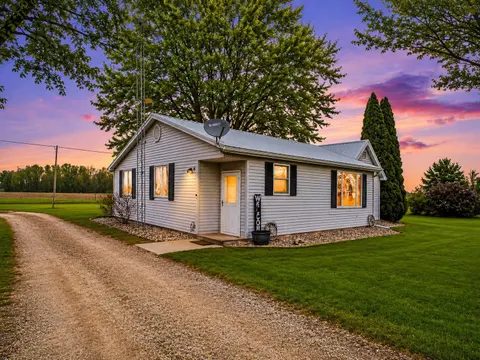 6596 W Washington Road, Ithaca MI 48847 home for sale