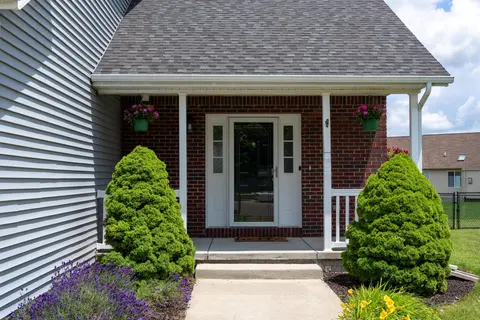 1653 Abbey Court, Mount Pleasant MI 48858 photo 4