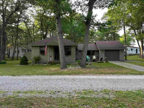 5437 E 8th Street, Au Gres MI 48703 photo 2