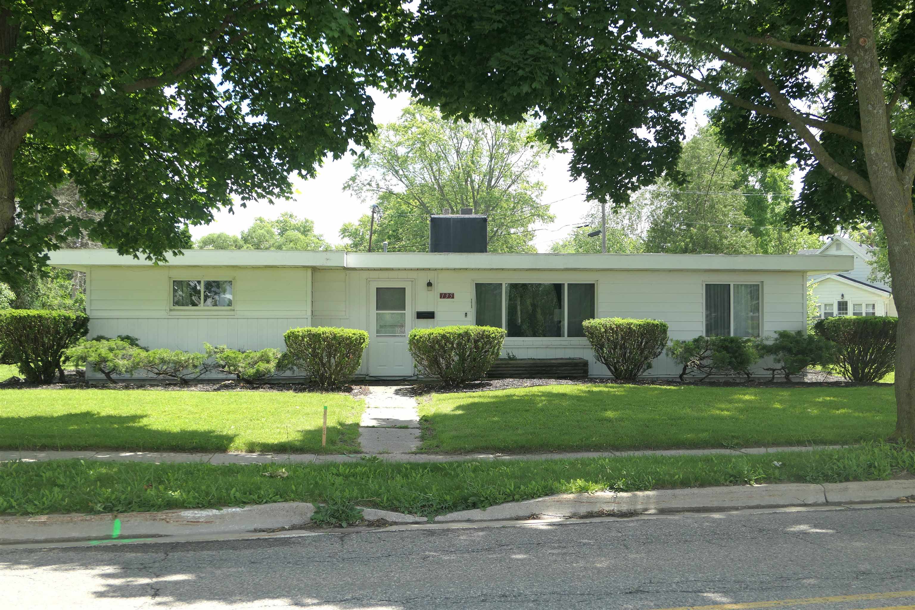 135 Riverside Drive, Alma MI 48801 photo 1