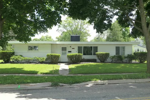 135 Riverside Drive, Alma MI 48801 home for sale