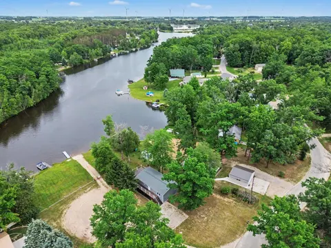 6820 W Shore Drive, Weidman MI 48893 photo 3