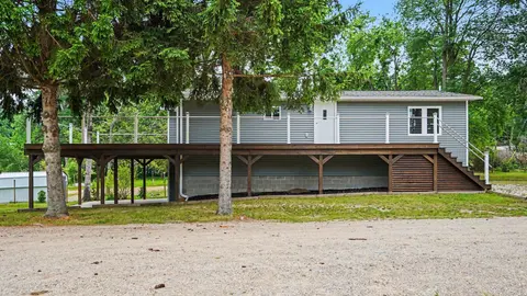 6820 W Shore Drive, Weidman MI 48893 photo 4