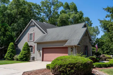 3106 Hunters Trail, Mount Pleasant MI 48858 photo 2