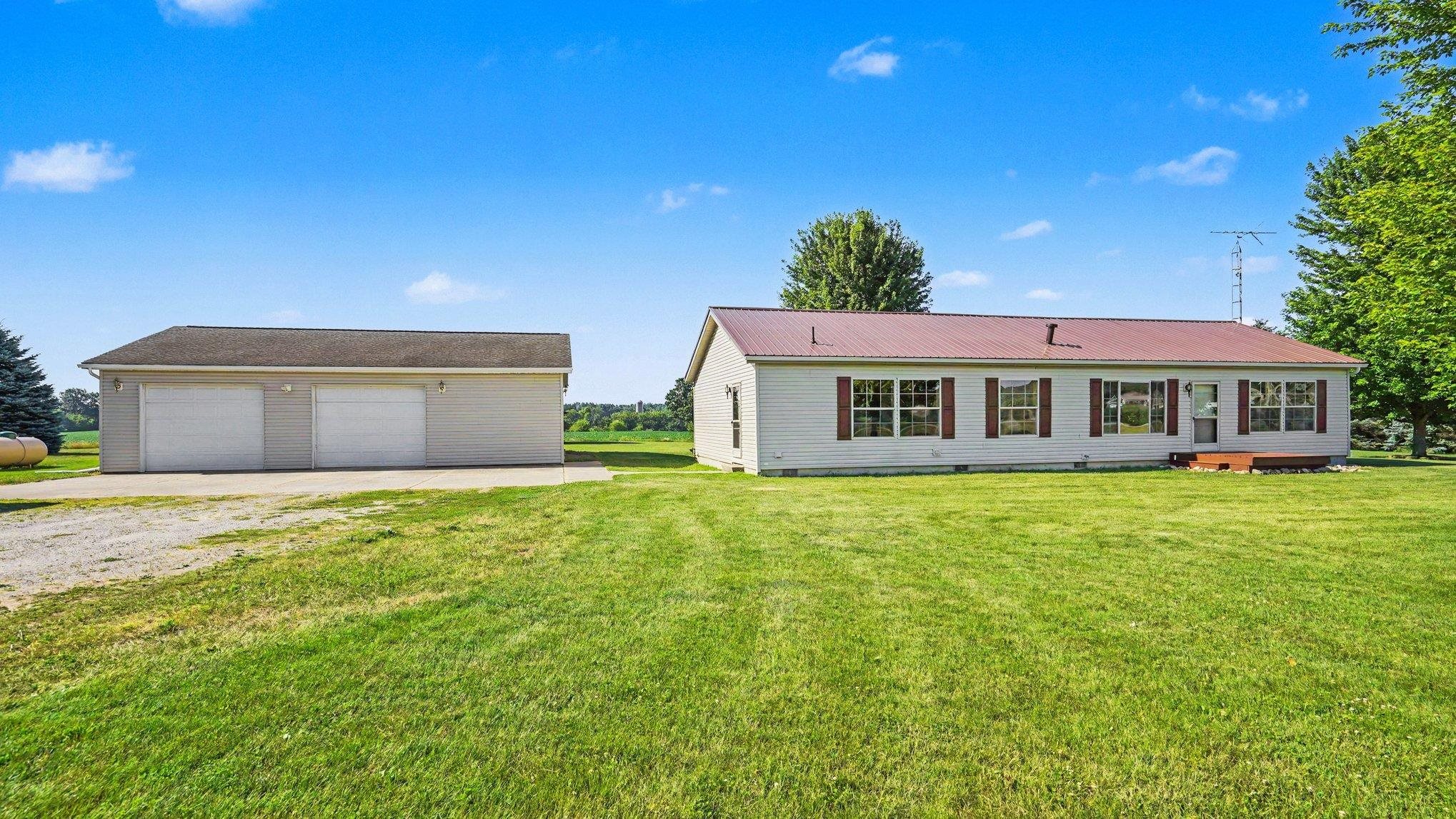 3895 W Broomfield Road, Mount Pleasant MI 48858 photo 1