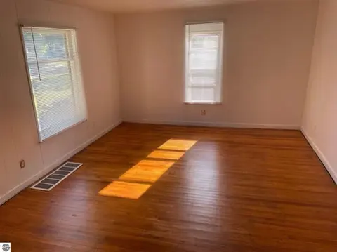 221 W Locust, Mount Pleasant MI 48858 photo 3