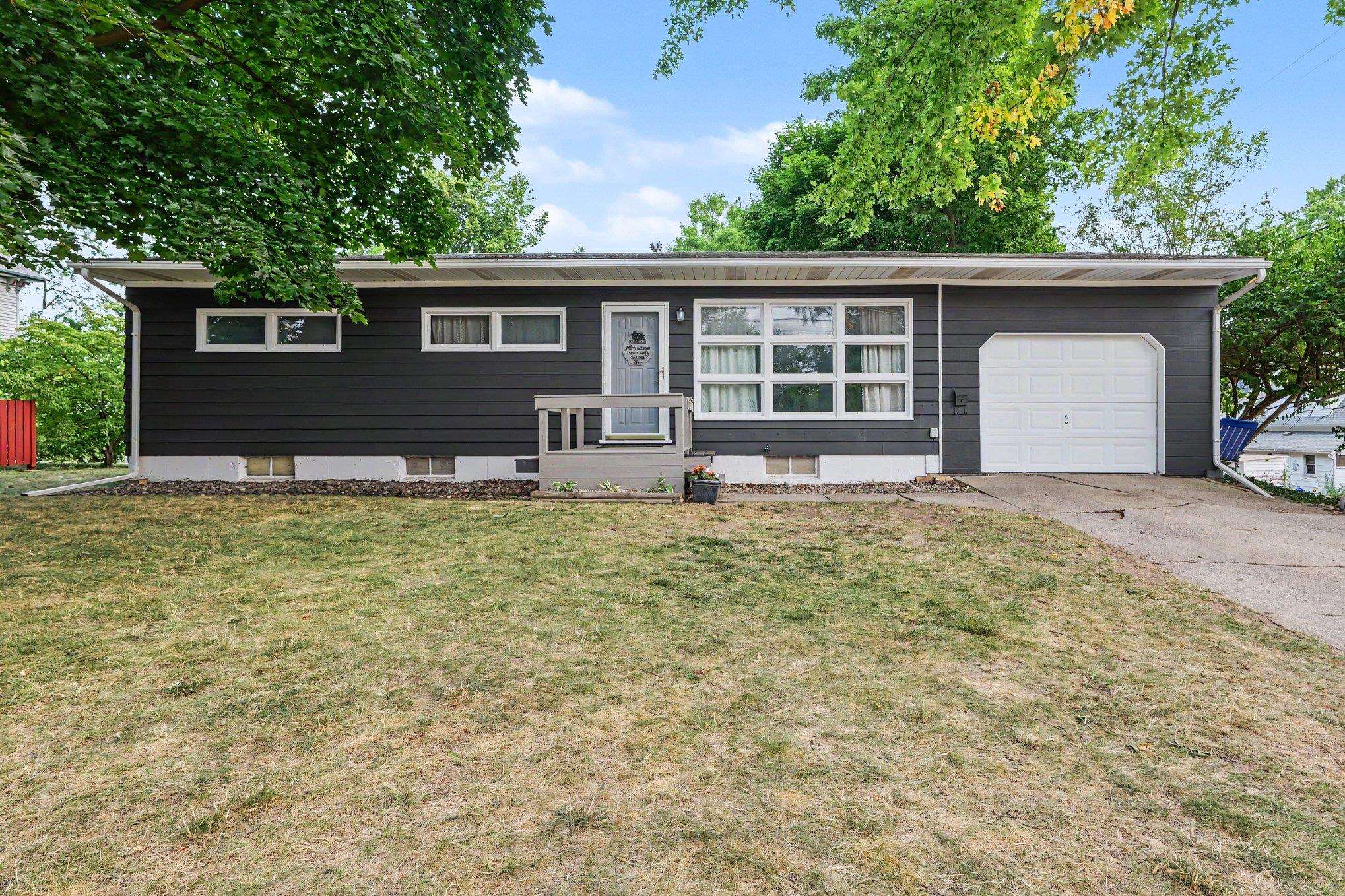 422 W Center, Alma MI 48801 photo 1