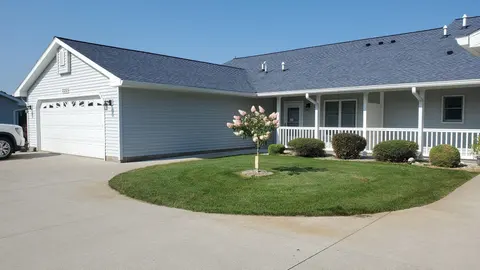 2250 Rosewood Drive, Mount Pleasant MI 48858 condo for sale