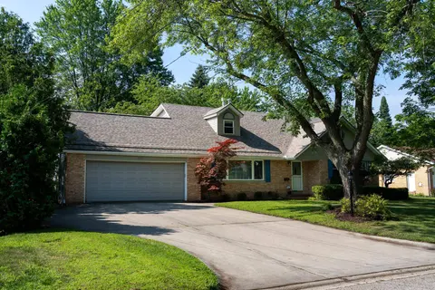 1320 E Chippewa Street, Mount Pleasant MI 48858 photo 2
