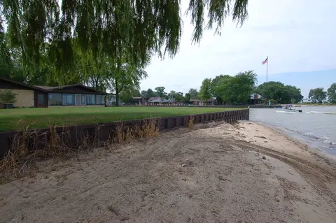 227 Bayside Park Drive, Bay City MI 48706 photo 2
