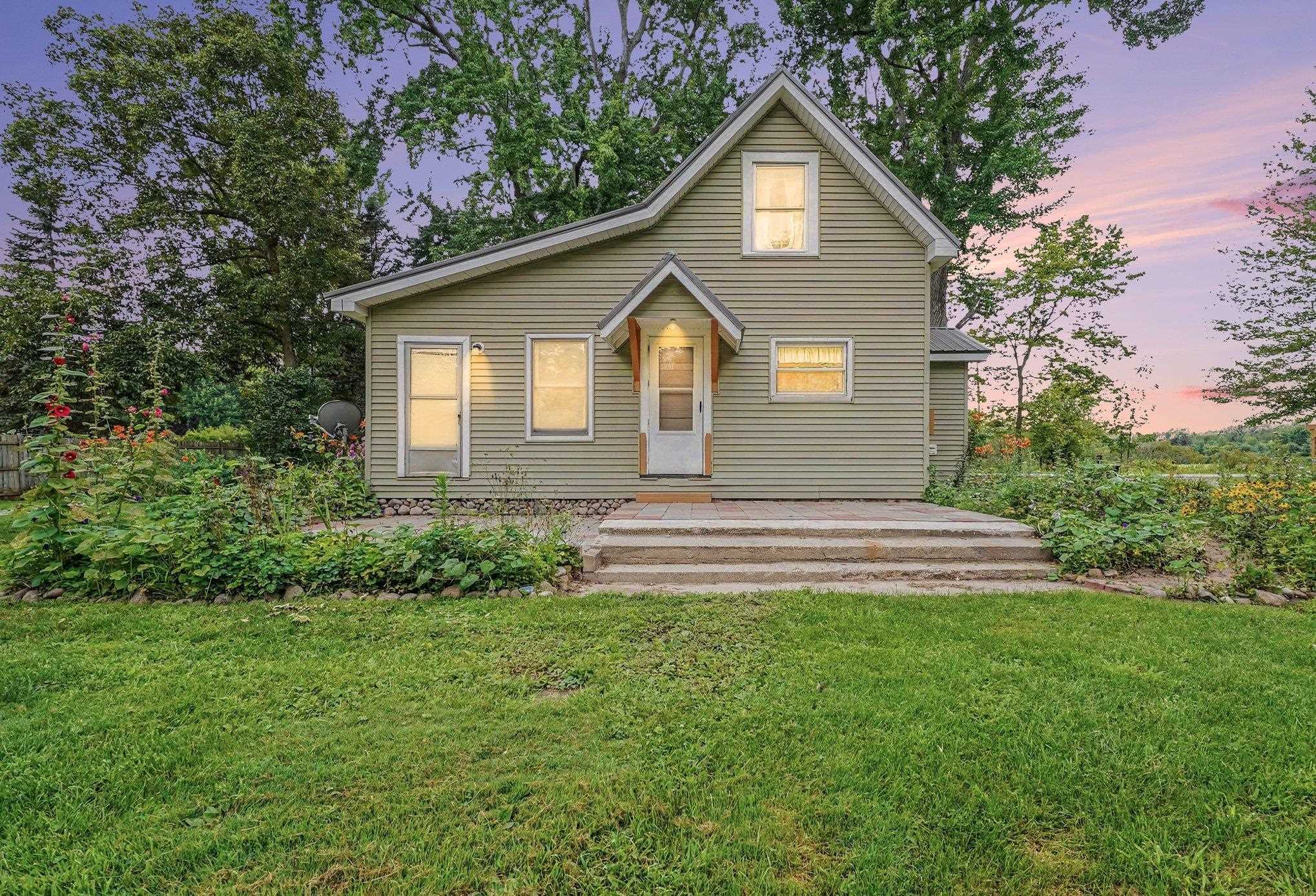 Auburn listing photo 1