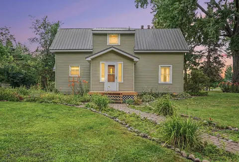 Auburn listing photo 2