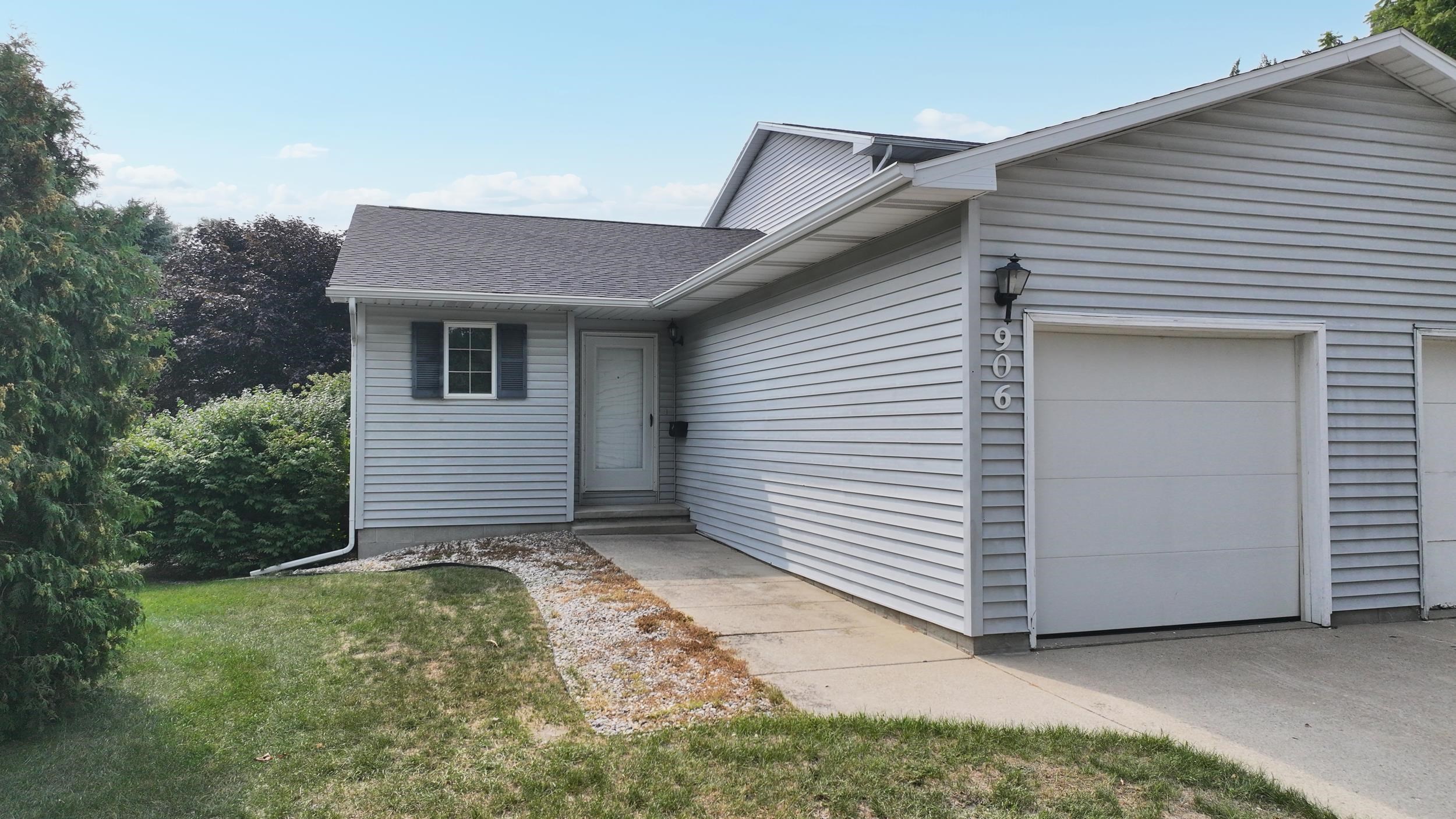 906 S Crapo, Mount Pleasant MI 48858 photo 1