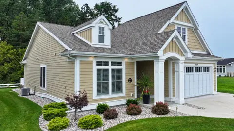 4169 Village Green, Freeland MI 48623 photo 3