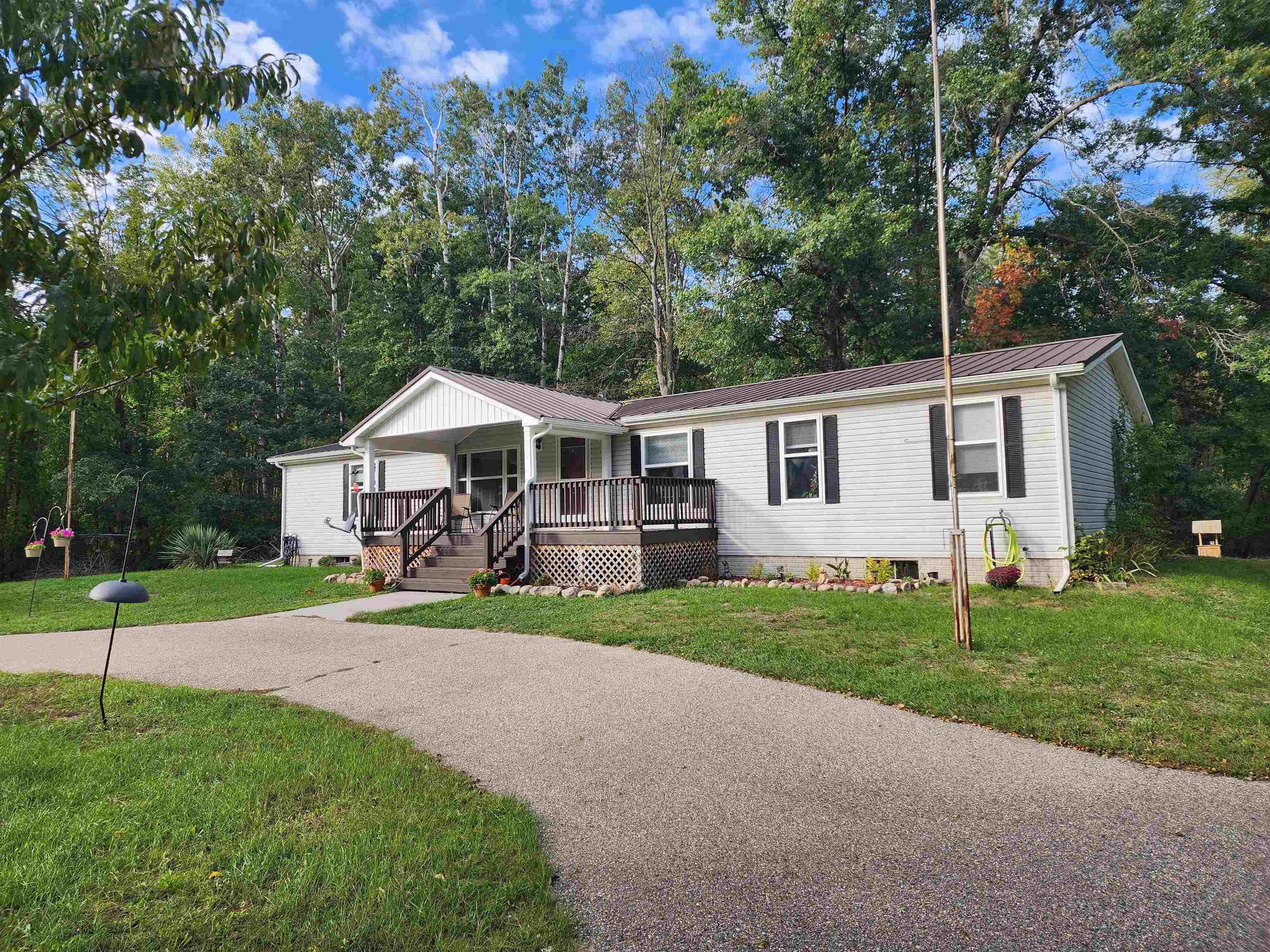 3560 Pine Tree Drive, Weidman MI 48893 photo 1