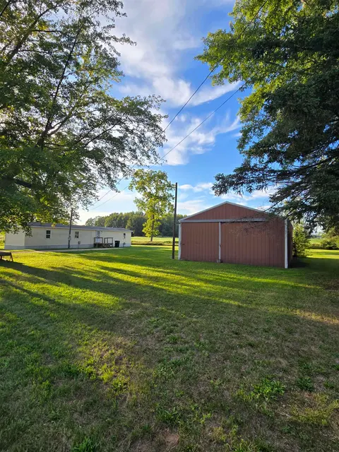 326 W Burton Street, Pompeii MI 48874 photo 2