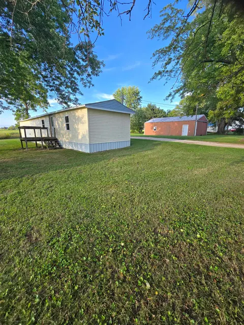 326 W Burton Street, Pompeii MI 48874 photo 3