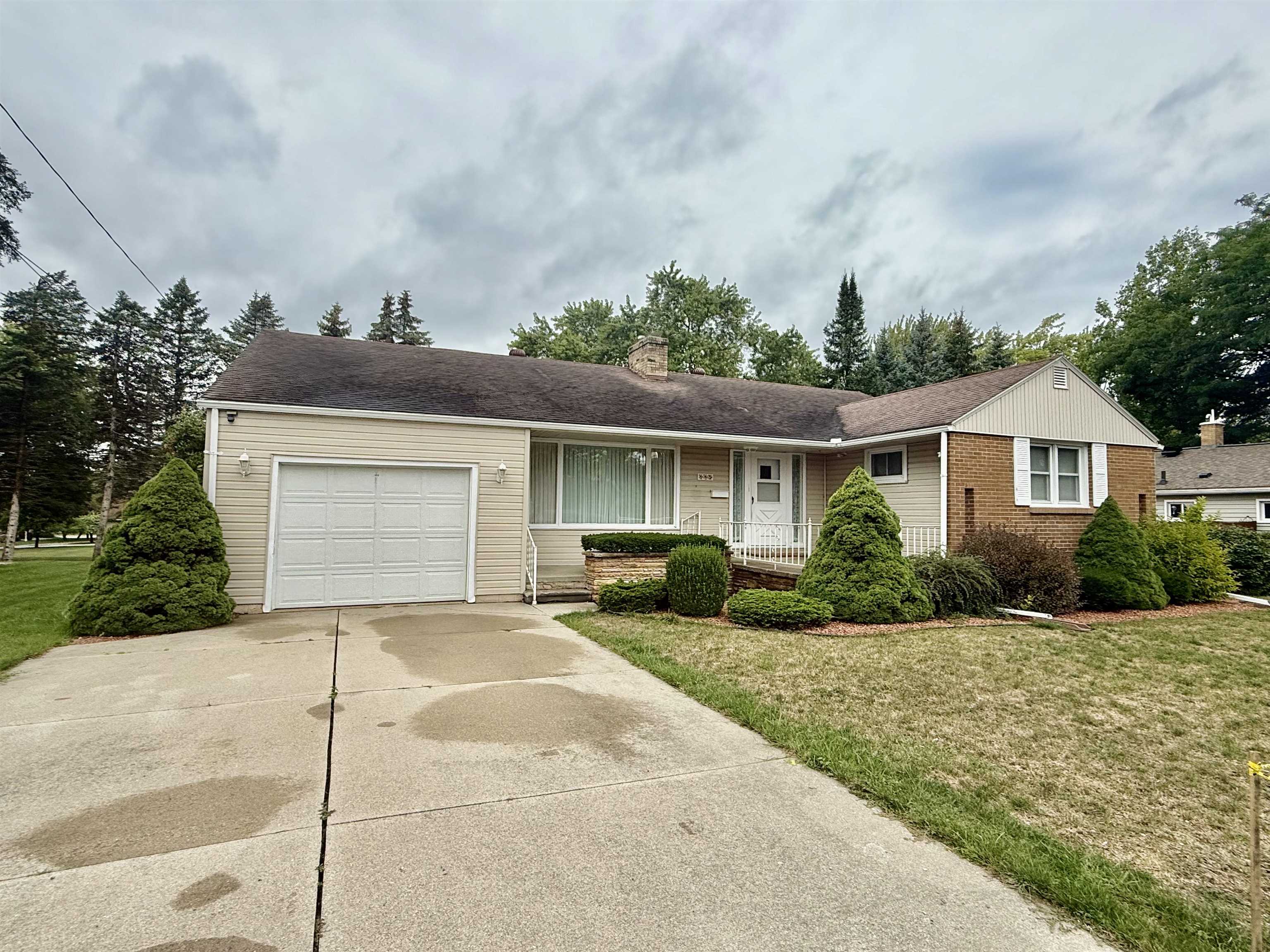 445 Yale Avenue, Alma MI 48801 photo 1