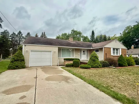 445 Yale Avenue, Alma MI 48801 home for sale
