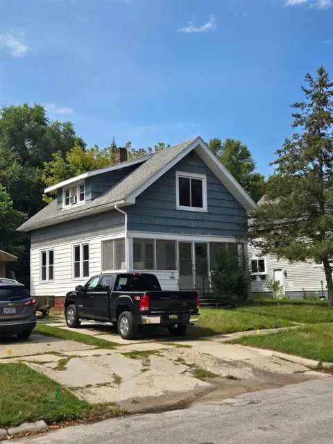 907 N Court Avenue, Alma MI 48801 photo 2