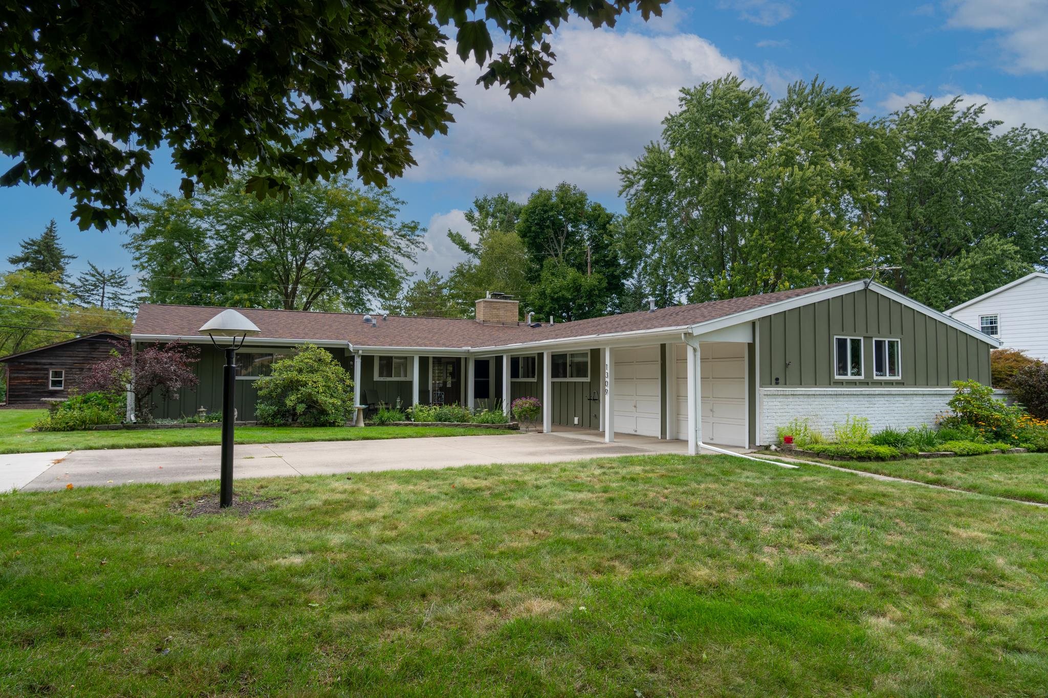 1309 S Lynnwood Drive, Mount Pleasant MI 48858 photo 1
