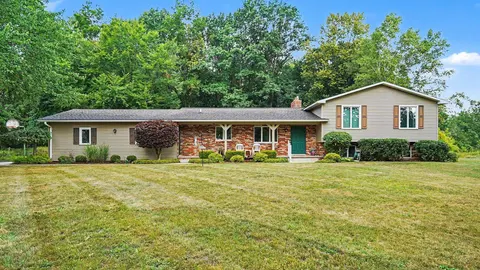 1492 W Bluegrass Road, Mount Pleasant MI 48858 photo 2