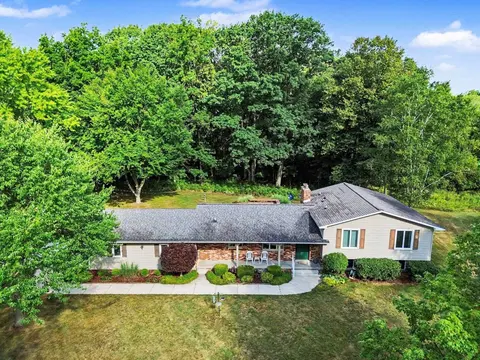 1492 W Bluegrass Road, Mount Pleasant MI 48858 photo 4