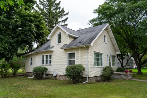 1015 & 1015 1/ E High Street, Mount Pleasant MI 48858 photo 2