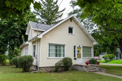 1015 1015 1/2 E High Street, Mount Pleasant MI 48858 home for sale