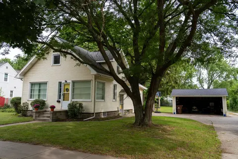 1015 1015 1/2 E High Street, Mount Pleasant MI 48858 photo 2
