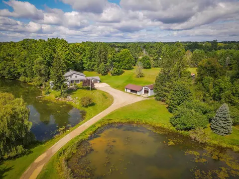 5260 N Hockaday Road, Gladwin MI 48624-8517 photo 2