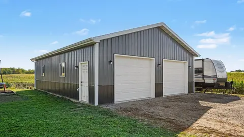 3212 E Surrey Road, Clare MI 48858 photo 4