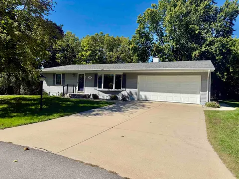 135 Fox Place, Saint Louis MI 48880 home for sale